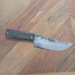 Couteau forgé en acier carbone manche en buffle