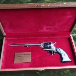 revolver Colt 1873 S.A.A. commémoratif calibre 22 L.R. en coffret