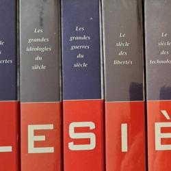 COFFRET DE 10 CASSETTES VIDEO INTITULE "LE SIECLE" 1900-2000