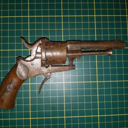 Pistolet revolver a broche type lefaucheux