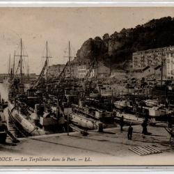 CPA -  Marine de Guerre - " Nice " les Torpilleurs dans le port  - N&deg;1243