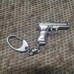 véritable porte clés publicitaire VOLTRAN composé d'une miniature de pistolet type BERETTA 92F
