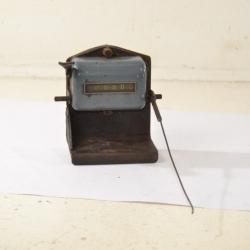 Compteur automatique ou manuel / porte / usine vintage, ancien. Indicateur de passage. Déco usine