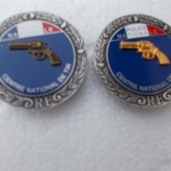 2 insignes moniteur de tir  police , état comme neuf