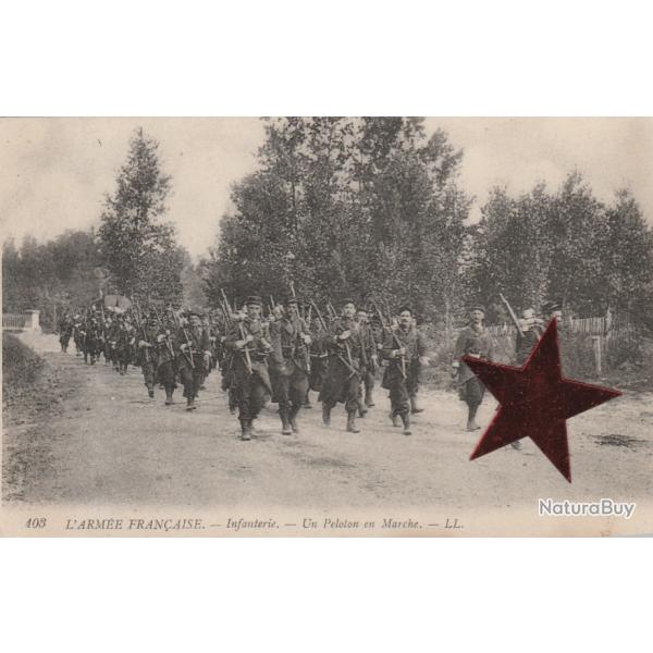 CPA - Militaires - Infanterie - Un peloton en Marche N839