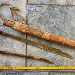 couteau épée machette ethnique MANDAU Culture Dayak  île de Bornéo Indonésie