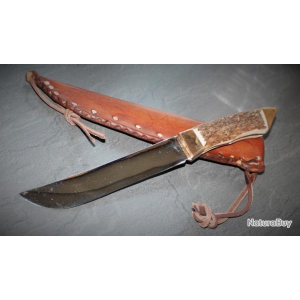 GD COUTEAU DE CHASSE LAME FORGEE PONCE MIROIR ARTISANNAT PUUKKO MANCHE CERF MITRES ET RIVET LAITON