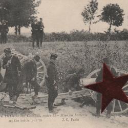 CPA- Militaire Guerre de 1914 - Au combat, notre 75 - Mise en Batterie N°823