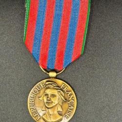 (04.001) Médaille Commémorative Française - Neuve - Ordonnance