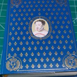 MARGUERITE DE VALOIS ,  SUPERBE VOLUME EDITIONS DE CREMILLE