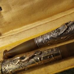 Coffret fume cigare - fume cigarette en argent, série spéciale "à la cigogne"