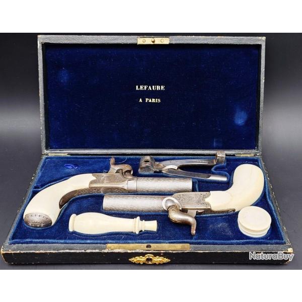 COFFRET DE PISTOLETS A BALLE FORCEE DE VOYAGE PAR LEFAURE A PARIS 1850 - FRANCE XIX France Trs bon