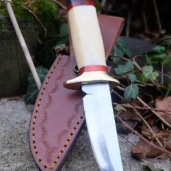 Poignard Puukko Couteau Lame Acier Carbone 1055 Trailing Point Manche Os Fabric Artisanale Etui Cuir