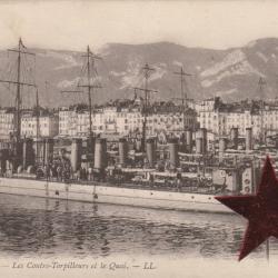 CPA - MARINE DE GUERRE - TOULON- Les Contre Torpilleurs et le Quai  N°652