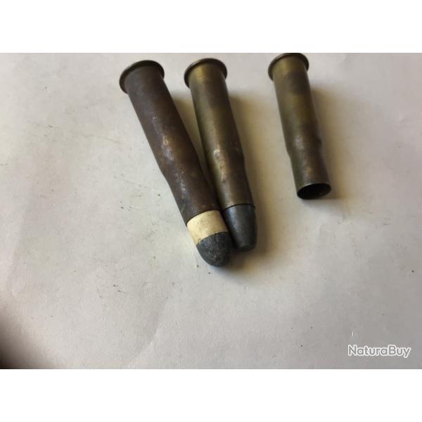 VENDU PAR LE-CUIRASSIER LOT DE 2 BALLES  PLUS UN TUI CALIBRE 11 MM GRAS