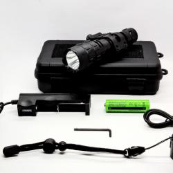 LAMPE TACTIQUE PICATINNY LED 1600 LUMENS /5 MODES ETANCHE IP67 AVEC BATTERIE RECHARGABLE AIRSOFT.