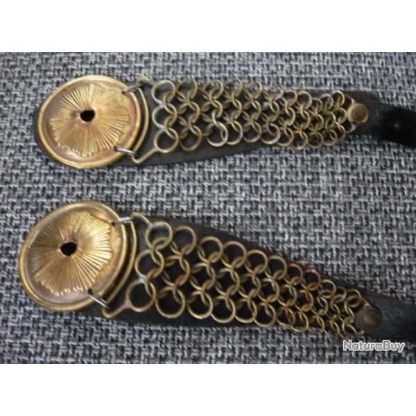 PAIRE DE JUGULAIRES POUR CASQUE DE CAVALERIE DRAGON OU CUIRASSIER 2d EMPIRE NAPOLEON III GUERRE 1870