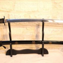 REPRODUCTION d'un sabre japonais bois laqué noir avec symboles sur fourreau EBR24JAP013