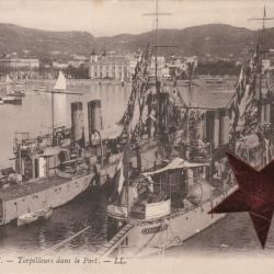 CPA -Marine de Guerre -CANNES " Torpilleurs dans le Port  N°206