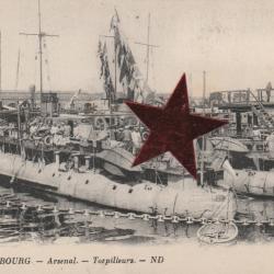 CPA - Marine de Guerre- CHERBOURG - ARSENAL -TORPILLEURS -N°094