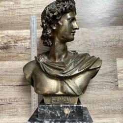 Le buste en bronze d'Apollon, sculpteur russe XIX