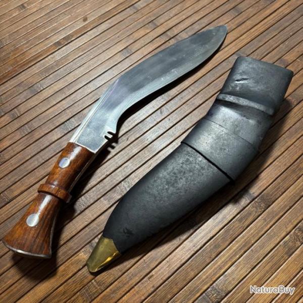 ROBUSTE COUTEAU POIGNARD KUKRI LAME FORGE DANS SON FOURREAU