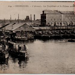 CPA - Marine Militaire Française- "CHERBOURG "l´arsenal, les torpilleurs et la défense mobile-N°1238