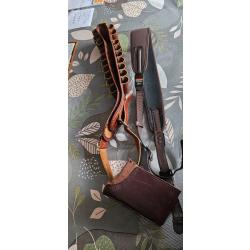 Lot bretelle pour fusil et cartouchiere plus cordon nettoyage etc..