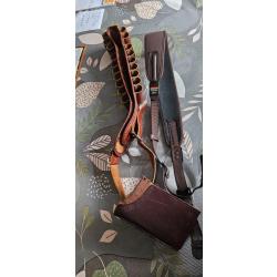 Lot bretelle pour fusil et cartouchiere plus cordon nettoyage etc..