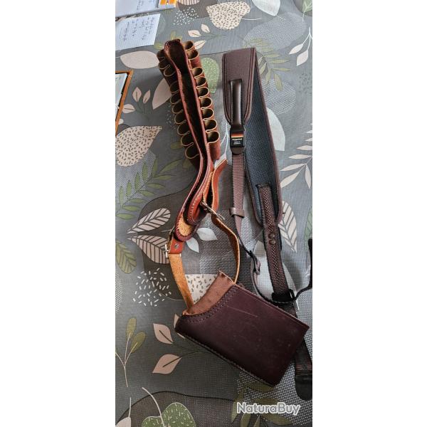 Lot bretelle pour fusil et cartouchiere plus cordon nettoyage etc..