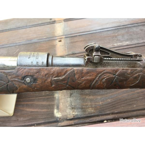 MAUSER GEW 98 calibre 8x64s canon et botier au mme numro. Bois sculpt motif feuilles de lierre.