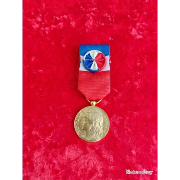 Mdaille du travail vermeil avec rosette LEPY YVONNE 1994