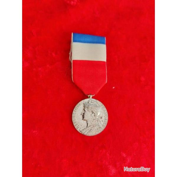 Mdaille du travail en argent Yvonne LEPY 1987