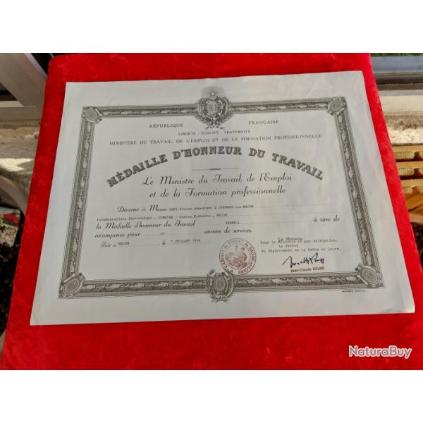 Diplme mdaille du travail vermeil Yvonne Lepy