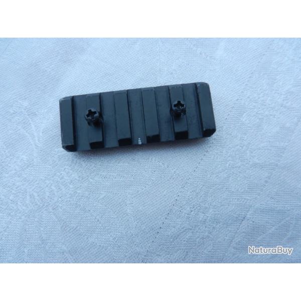 rail pour fixation de lunette ou bipied de fusil ou carabine de tir