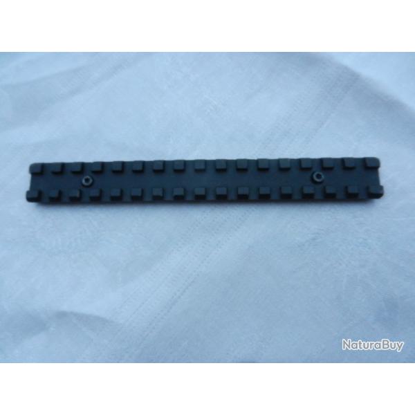 rail pour fixation de lunette ou bipied de fusil ou carabine