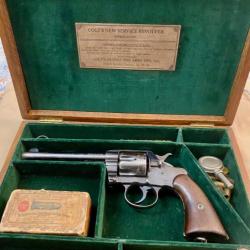 COLT DA 38 LC dans coffret bois, avce lettre Colt