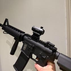 Specna armes m4 1.4 joules avec viseur point rouge et équipements en excellent état