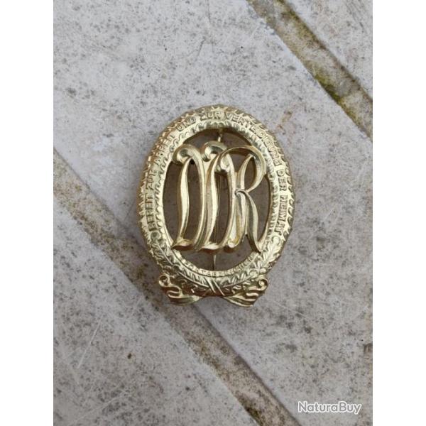 INSIGNE METAL DE SPORT DDR,MODELE OR