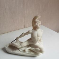 statuette en résine achille longueur 12 cm x 13 cm