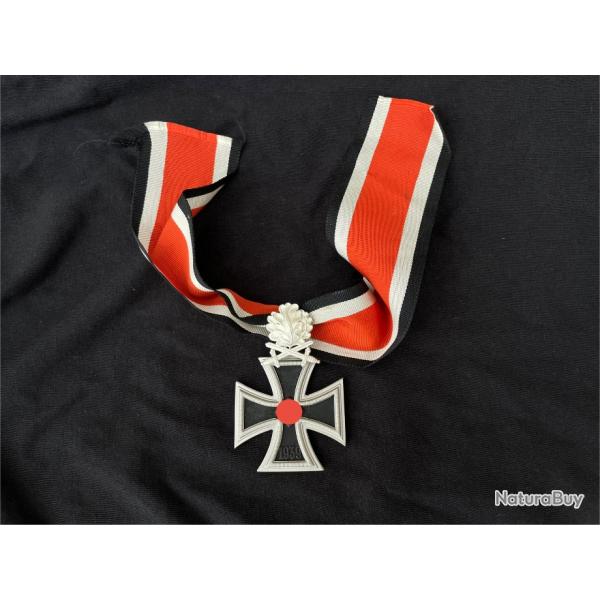 Reproduction - Croix de Chevalier avec feuilles de chane et glaives - Allemand WW2