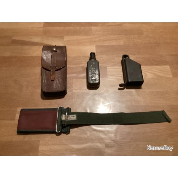 Militaria MAT 49 Chargette, tui ncessaire de nettoyage et bidon de graissage + brassard nuit 1959