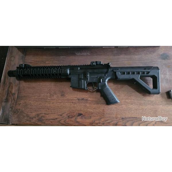 DPMS SBR propose par Crosman, une redoutable carabine de calibre 4.5 mm BB tirant en full auto