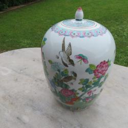 Ancienne Potiche/Pot couvert en porcelaine polychrome à décor de naturaliste - CHINE (Vers 1950)