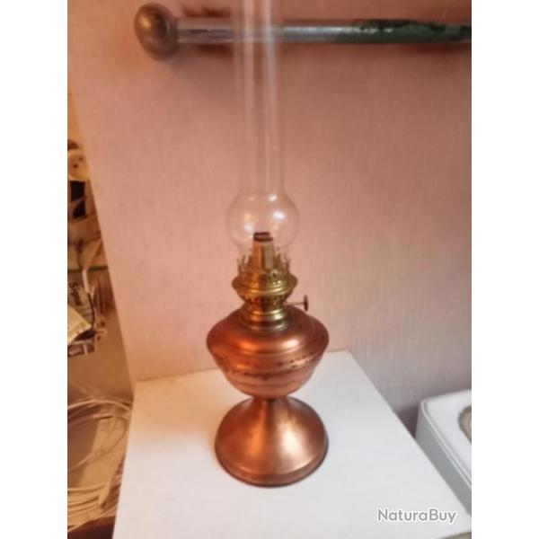 lampe ancienne a ptrole en cuivre fonctionnelle hauteur 48 cm