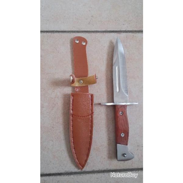 ENCHERE BAIONNETTE DROITE DE 26 CM POUR KALASH AK74 ET AK47 NEUVE AVEC ETUI POUR CEINTURON