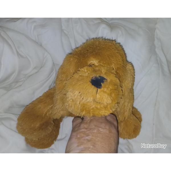 CHIEN EN PELUCHE MARRON