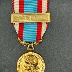 (09.002) Médaille commémorative des opé. de sécurité et de maintien de l'ordre - Agrafe "Algérie"