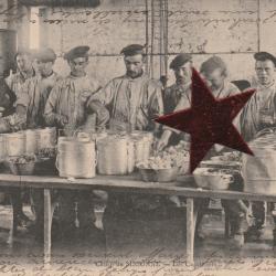 CPA - Camp deSISSONNE- Les Cuisiners  N°817