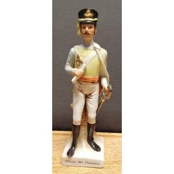 Belle figurine en porcelaine d'un Officier des Chasseurs - 1er Empire